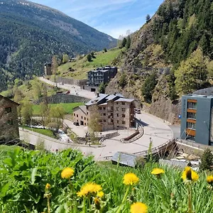 estudio-moderno-2-camas-netflix-y-wifi-cerca-de-puente.andorra-la-vella-hotels.net/